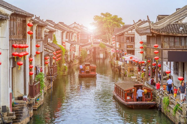 Tô Châu, Trung Quốc: Thành phố nổi tiếng với những công trình kiến trúc cổ nằm dọc các con kênh. Nhưng nơi đây đang trở thành nạn nhân của quá trình hiện đại hóa, khi nhiều khu di tích lịch sử bị phá bỏ để xây các tòa nhà hiện đại.