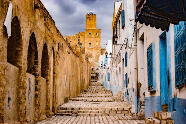 Sousse, Tunisia: Sousse là một trong những thành phố cổ kính ở Tunisia. Nơi đây có những ngôi nhà nhiều màu sắc, vỉa hè lát đá và bãi biển đẹp. UNESCO cũng công nhận thành phố này là di sản thế giới.