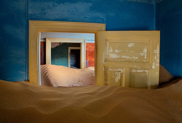 Khu khai thác mỏ bỏ hoang ở Kolmanskop - Ảnh: Ian Plant Khu khai thác mỏ bỏ hoang ở Kolmanskop - Ảnh: Ian Plant