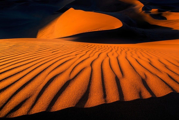 Sa mạc Namib đẹp kì ảo dưới ánh hoàng hôn - Ảnh: Ian Plant Sa mạc Namib đẹp kì ảo dưới ánh hoàng hôn - Ảnh: Ian Plant