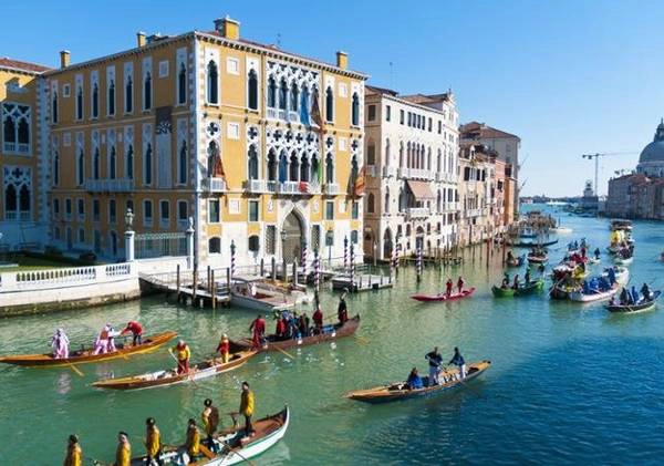 sac-mDiễu hành trên kênh Lớn trong mùa lễ hội ở Venise - Ảnh:ceetiz