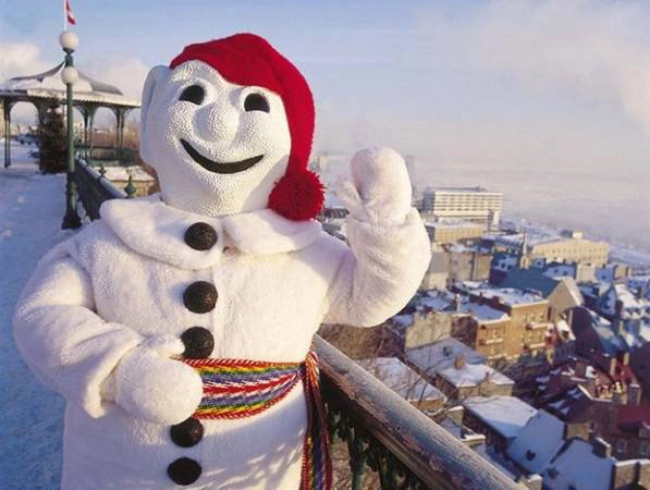 Biểu tượng người Tuyết ở lễ hội Quebec - Ảnh: quebecregion