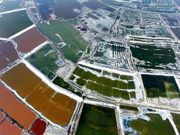 Nếu đến hồ Vận Thành vào mùa đông, du khách sẽ có cơ hội ngắm nhìn những khối pha lê muối hình thành trên khắp mặt hồ. Nếu đến hồ Vận Thành vào mùa đông, du khách sẽ có cơ hội ngắm nhìn những khối pha lê muối hình thành trên khắp mặt hồ.