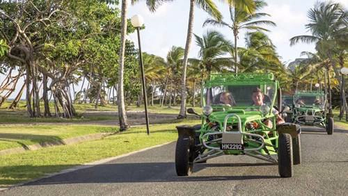 Xe buggies đưa khách đi tham quan Xe buggies đưa khách đi tham quan