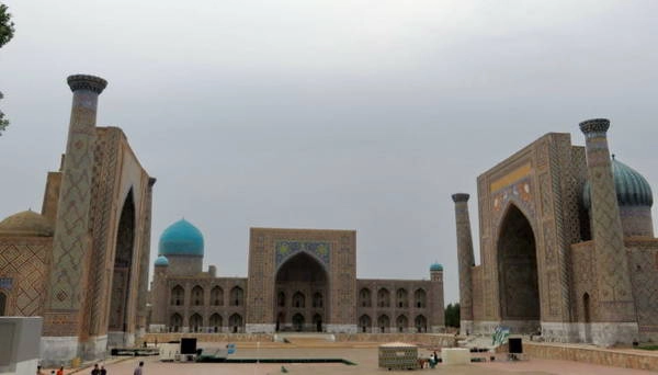 Quảng trường Registan - Ảnh: KIM NGÂN