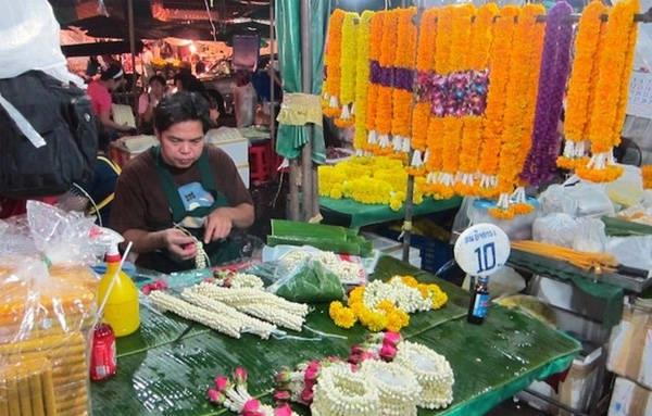 Chợ hoa Pak Khlong Talat mang lại cho du khách sự thư thái, nhẹ nhàng.