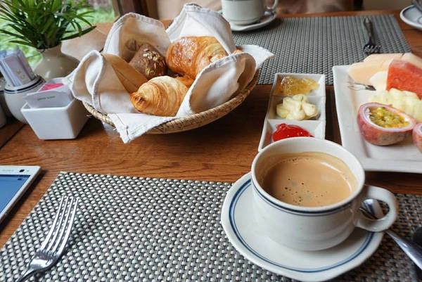Khu nhà hàng phục vụ bạn 24/24 với thực đơn phong phú và hấp dẫn. Khu nhà hàng phục vụ bạn 24/24 với thực đơn phong phú và hấp dẫn.