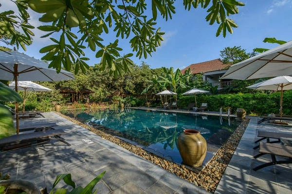 Không gian hồ bơi tuyệt đẹp của khu nghỉ dưỡng. Ảnh: @nguyễn phương anh Không gian hồ bơi tuyệt đẹp của khu nghỉ dưỡng. Ảnh: @nguyễn phương anh