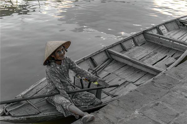 Tuy còn khó khăn nhưng người dân Hội An cực kỳ nồng nhiệt và cởi mở với du khách.