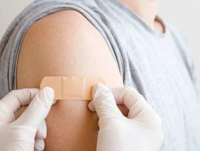 chích ngừa bị đau bắp tay
