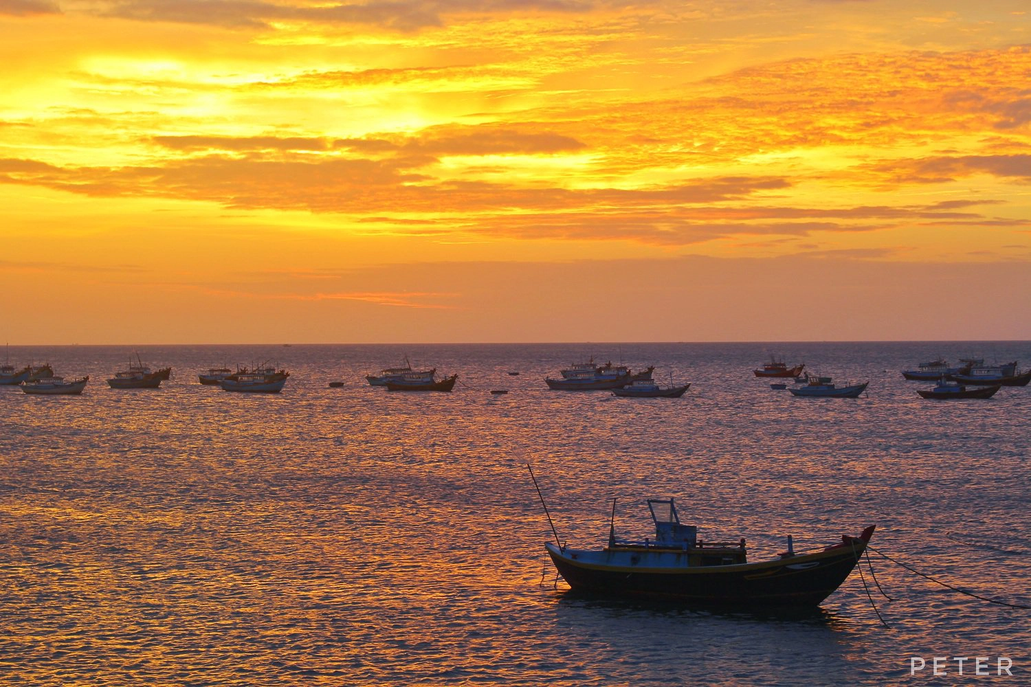 Hoàng hôn trên đảo Phú Quý. Ảnh: Peter Cao