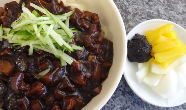 Mì tương đen jajangmyeon.