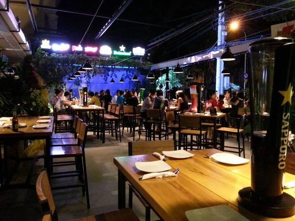 Không gian rộng rãi phía bên ngoài.