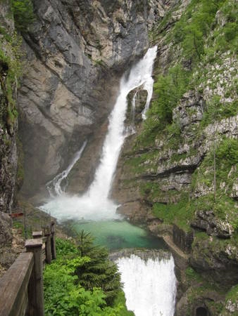 Thác nước ở hồ Bohinj - Ảnh: wordpress Thác nước ở hồ Bohinj - Ảnh: wordpress