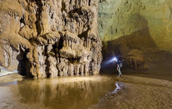 Son-Doong-360-do-dua-hang-dong-lon-nhat-the-gioi-den-moi-nha-ivivu-1