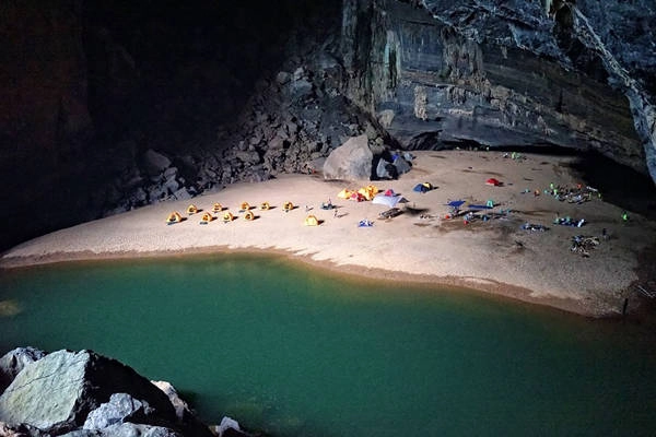 son-doong-dep-thon-thuc-qua-ong-kinh-du-khach-viet-ivivu-12