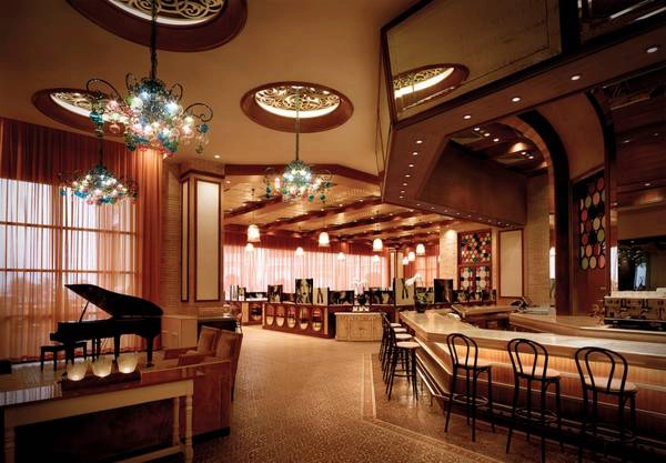 Không gian sang trọng tại The Grand Bistro