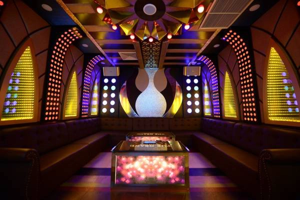Các hoạt động giải trí sôi động như hát karaoke…
