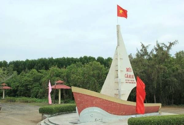 Mũi cực Nam cuốn hút bước chân phượt và đây được xem là nơi duy nhất bạn đón được cả bình minh và hoàng hôn. Ảnh: Lam Linh.