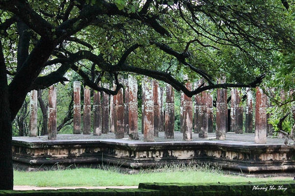 Sri Lanka (hay Tích Lan) là nơi tập trung một trong những quần thể văn hóa và cổ vật lớn nhất thế giới. Sri Lanka có 7 Di sản văn hóa được UNESCO công nhận.