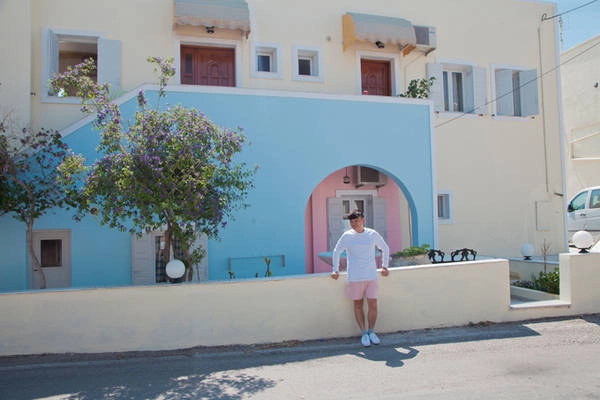 stylist-trinh-tu-trung-chia-se-kinh-nghiem-di-dao-thien-duong-santorini-ivivu-6