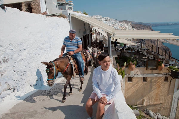 stylist-trinh-tu-trung-chia-se-kinh-nghiem-di-dao-thien-duong-santorini-ivivu-10