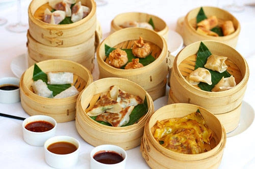 Dimsum chủ yếu được chế biến theo hình thức hấp và chiên cùng nhiều loại nhân đa dạng. Ảnh: veku. Dimsum chủ yếu được chế biến theo hình thức hấp và chiên cùng nhiều loại nhân đa dạng. Ảnh: veku.
