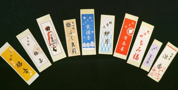 Các geisha ngày nay có danh thiếp riêng. Ảnh: Japantimes. Các geisha ngày nay có danh thiếp riêng. Ảnh: Japantimes.