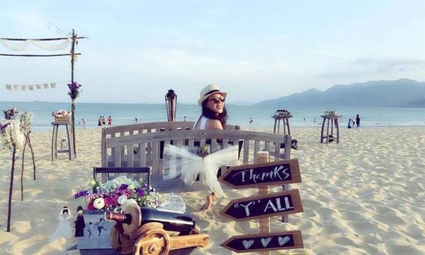 Mặc dù khai trương chưa lâu, nhưng Surf Bar đã trờ thành điểm đến không thể bỏ qua đối với du khách. Mặc dù khai trương chưa lâu, nhưng Surf Bar đã trờ thành điểm đến không thể bỏ qua đối với du khách.