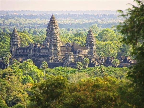 Angkor trải dài trên diện tích khoảng 154 dặm vuông.