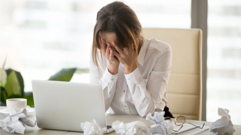 đang ngủ bị giật mình