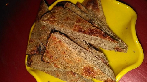 Bánh tam giác mạch. Ảnh: Má Lúm.