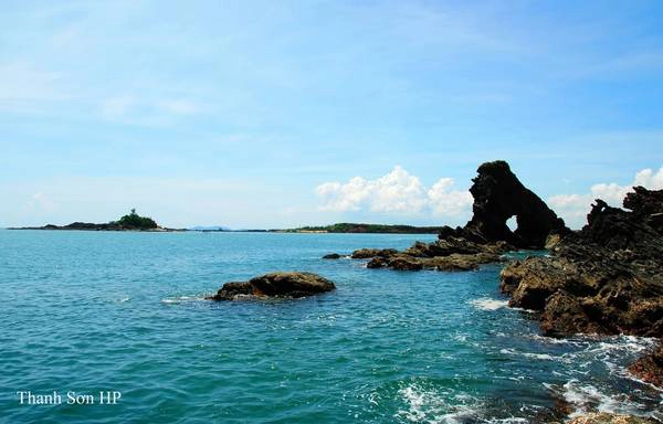 Ghềnh Đá Bàn. Ảnh: Nguyễn Thanh Sơn Ghềnh Đá Bàn. Ảnh: Nguyễn Thanh Sơn
