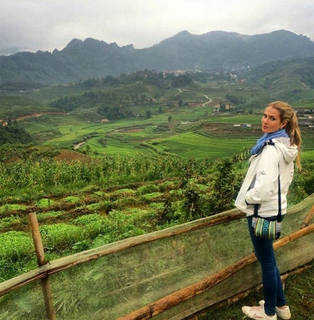 Mireia Lalaguna Royo, 23 tuổi, đăng quang Miss World 2015 trong đêm chung kết diễn ra tại Trung Quốc tối 19/12. Cô là sinh viên ngành Dược đến từ thành phố Barcelona có niềm yêu thích đặc biệt với âm nhạc và du lịch. Người đẹp từng đi khắp châu Âu và một số nước châu Á. Cách đây 5 tháng, cô tới Việt Nam và chia sẻ những bức hình trên Instagram. Trong hình, Mireia ở Sapa, Lào Cai. Mireia Lalaguna Royo, 23 tuổi, đăng quang Miss World 2015 trong đêm chung kết diễn ra tại Trung Quốc tối 19/12. Cô là sinh viên ngành Dược đến từ thành phố Barcelona có niềm yêu thích đặc biệt với âm nhạc và du lịch. Người đẹp từng đi khắp châu Âu và một số nước châu Á. Cách đây 5 tháng, cô tới Việt Nam và chia sẻ những bức hình trên Instagram. Trong hình, Mireia ở Sapa, Lào Cai.
