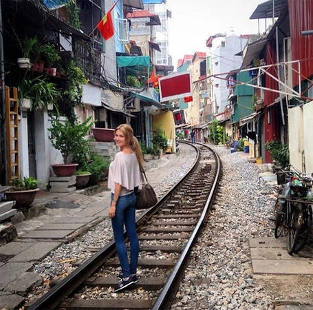 Người đẹp chụp hình ở Hà Nội. Người đẹp chụp hình ở Hà Nội.