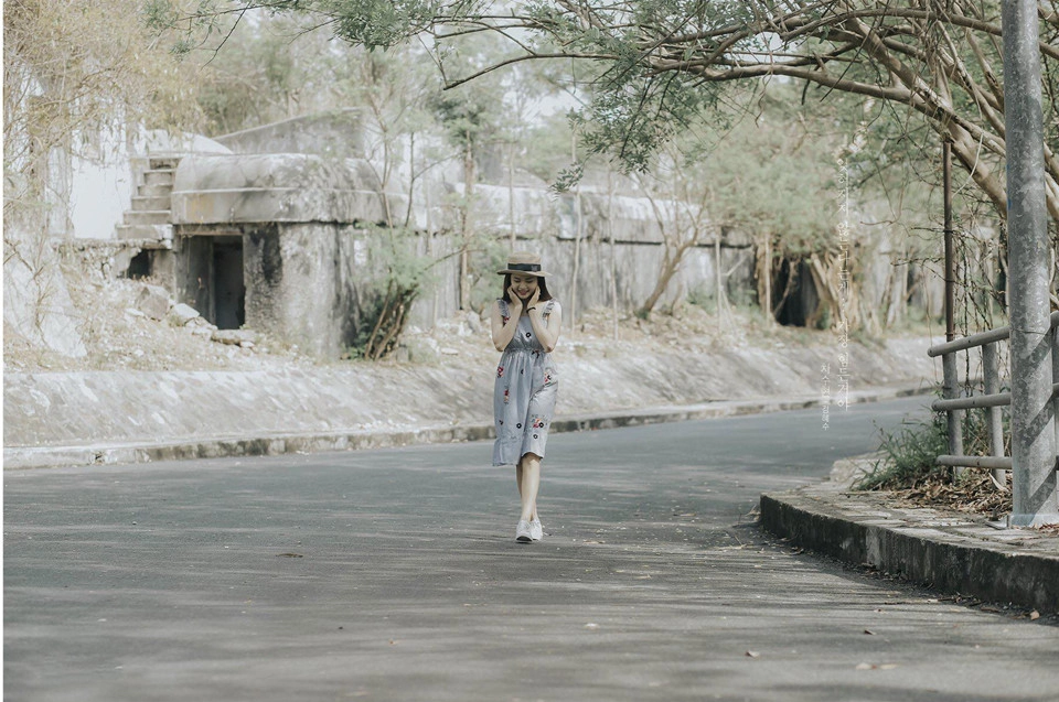 Mùa thu Vũng Tàu là mùa của nắng gió bao la, mùa của những cơn mưa làm tốt tươi cây lá, mùa ngập tràn bao xúc cảm đẹp đẽ trên mảnh đất yêu thương. Một sớm mai thức dậy, bạn hãy lắng nghe tiếng chim ríu ran trên vòm lá, tiếng rì rào của biển cả trong ánh nắng chan hòa của bình minh… và cảm nhận sự bình yên nơi đây. Mùa thu Vũng Tàu là mùa của nắng gió bao la, mùa của những cơn mưa làm tốt tươi cây lá, mùa ngập tràn bao xúc cảm đẹp đẽ trên mảnh đất yêu thương. Một sớm mai thức dậy, bạn hãy lắng nghe tiếng chim ríu ran trên vòm lá, tiếng rì rào của biển cả trong ánh nắng chan hòa của bình minh… và cảm nhận sự bình yên nơi đây.