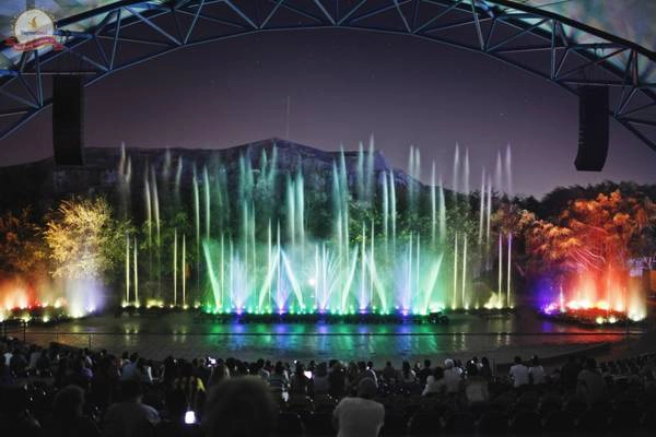Chương trình biểu diễn nghệ thuật đặc sắc tại Vinpearl Land Nha Trang. Chương trình biểu diễn nghệ thuật đặc sắc tại Vinpearl Land Nha Trang.