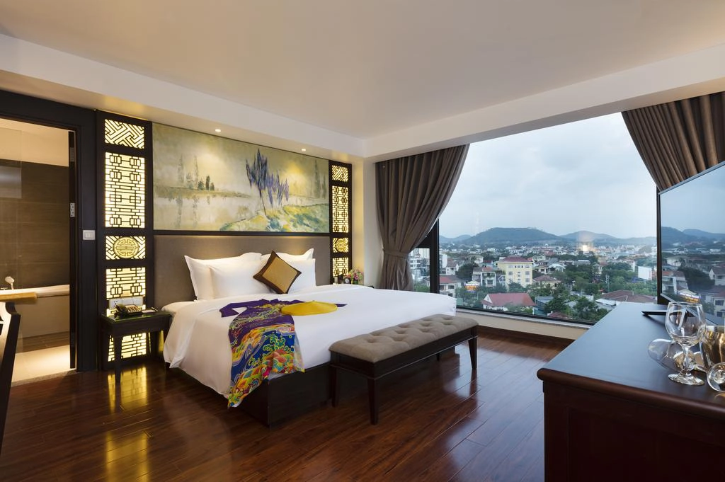 tan-huong-ky-nghi-yen-binh-voi-top-5-khach-san-hue-gia-chi-tu-732000-dong-ivivu-19