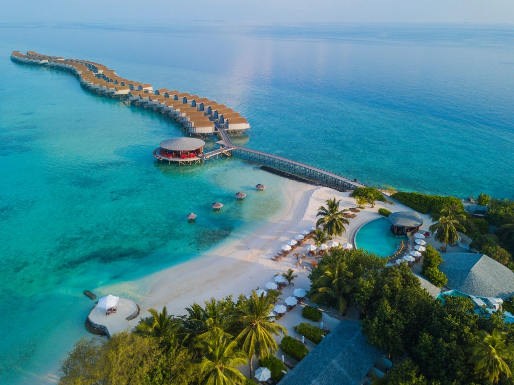 Khu nghỉ dưỡng nhìn từ cao. Ảnh: Fb Centara Ras Fushi Resort & Spa Maldives.