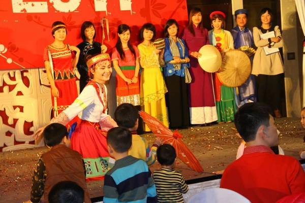 Đây là dịp những gương mặt tài năng xuất sắc của đại gia đình TMG có cơ hội thể hiện những năng khiếu nghệ thuật trên khắp các lĩnh vực của mình. Đây là dịp những gương mặt tài năng xuất sắc của đại gia đình TMG có cơ hội thể hiện những năng khiếu nghệ thuật trên khắp các lĩnh vực của mình.