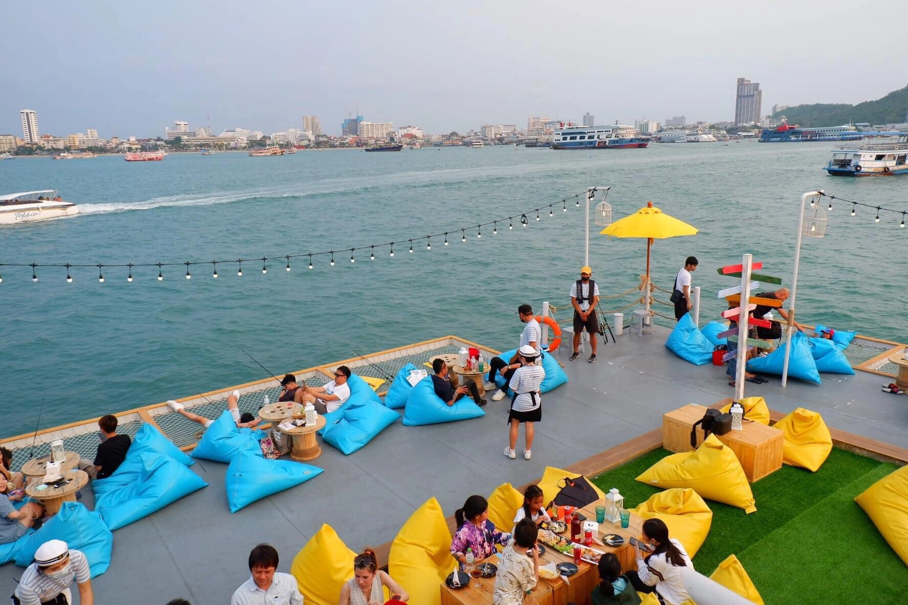 Tappia-Floating-Cafe-Pattaya-ivivu-9