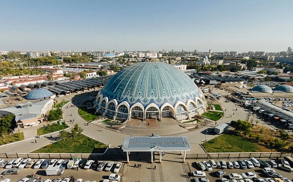 Tashkent từng là một mắt xích quan trọng trong "Con đường tơ lụa" nối liền phương Đông và phương Tây. Nơi đây được giới thương nhân thời xưa gọi là "Thành phố đá" hay "Thành phố ngọc lam" bởi mặt hàng nổi tiếng nhất ở đây là đá quý - Ảnh: yandex Tashkent từng là một mắt xích quan trọng trong "Con đường tơ lụa" nối liền phương Đông và phương Tây. Nơi đây được giới thương nhân thời xưa gọi là "Thành phố đá" hay "Thành phố ngọc lam" bởi mặt hàng nổi tiếng nhất ở đây là đá quý - Ảnh: yandex