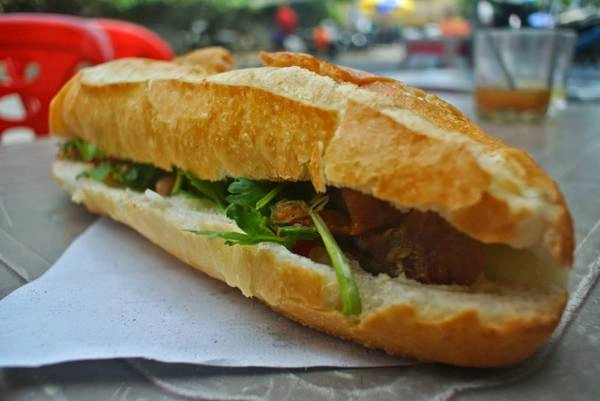 Bánh mì Nha Trang nóng giòn. Ảnh: travelnhatrang Bánh mì Nha Trang nóng giòn. Ảnh: travelnhatrang