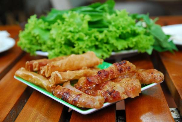 Nem nướng là món ăn đặc sắc du khách nên thử khi đến Nha Trang. Ảnh: duybox Nem nướng là món ăn đặc sắc du khách nên thử khi đến Nha Trang. Ảnh: duybox