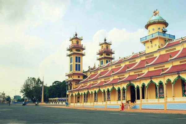 Tòa thánh Tây Ninh nổi bật giữa trung tâm thành phố. Ảnh: Khánh Bằng