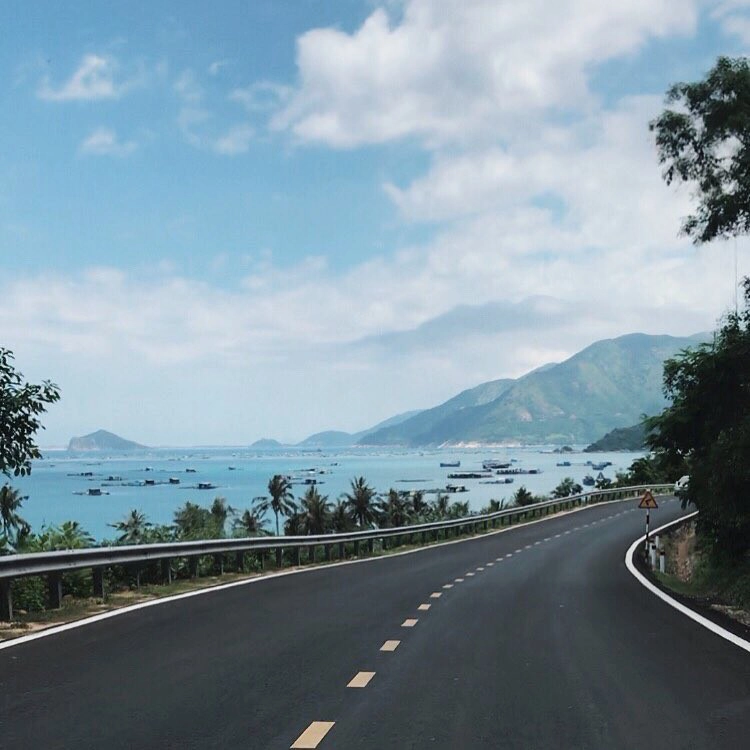 Khung cảnh tuyệt đẹp ở Vũng Rô - @tolaman_; tungngv07 Khung cảnh tuyệt đẹp ở Vũng Rô - @tolaman_; tungngv07