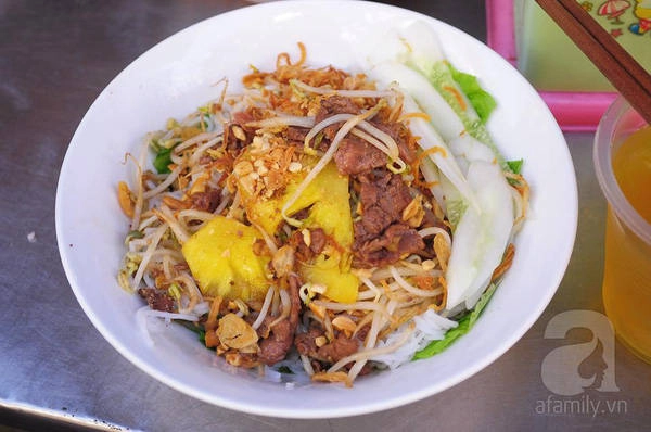 Bát bún bò Nam bộ đầy đặn hấp dẫn. Bát bún bò Nam bộ đầy đặn hấp dẫn.