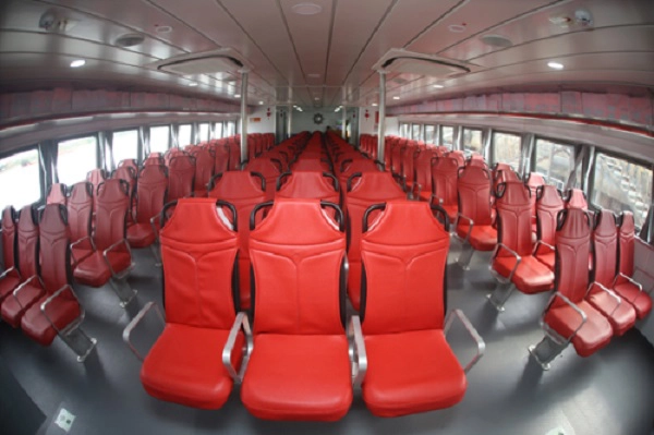 Các ghế sẽ được trang bị phao cứu sinh và một số ổ cắm. Các ghế sẽ được trang bị phao cứu sinh và một số ổ cắm.