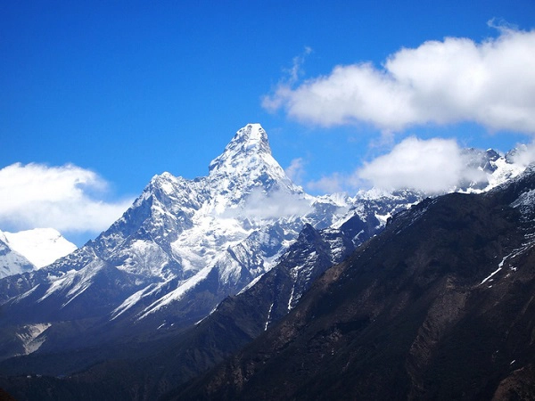 Ngọn núi thiêng Ama Dablam ở Nepal Ngọn núi thiêng Ama Dablam ở Nepal