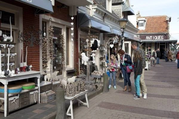 Cửa hàng đồ cổ ở Den Burg - Ảnh: texel.net Cửa hàng đồ cổ ở Den Burg - Ảnh: texel.net